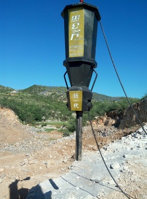 吉林遼源挖地基遇到硬石頭打不動(dòng)用什么機(jī)器